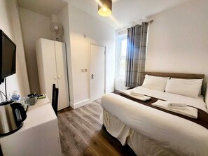 1 chambre, fer et planche à repasser, Wi-Fi gratuit