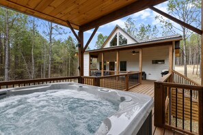 Terrace/patio - Cozy serene couples cabin w Hot Tub/great location (Broken Bow)