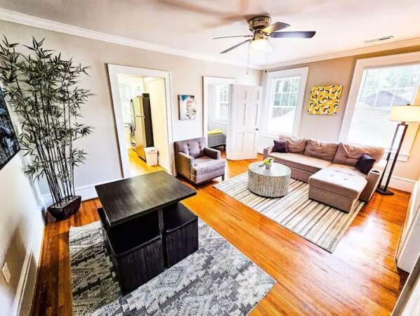 Living area - King of Park! (Charlotte)