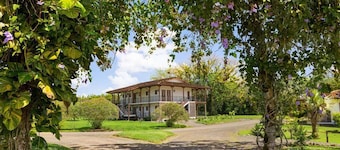 El Lugar Resort