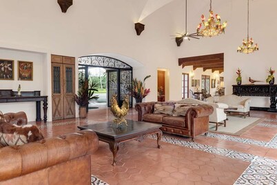El Lugar Resort  