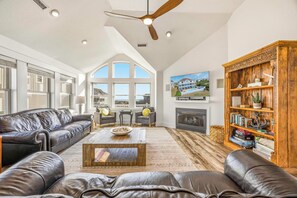 Smart TV, DVD player, ping pong, stereo - Semi-Oceanfront Dog Friendly, Accessible w/ Pool, Hot Tub, Elevator, Game Room (Salvo)