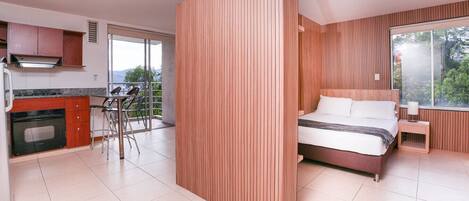 2 室のベッドルーム、デスク、アイロン / アイロン台、旅行用ベビーベッド