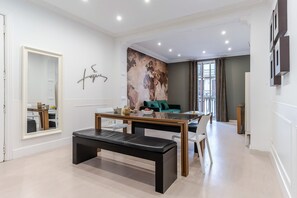 Apartamento familiar, vistas a la ciudad | Zona de estar