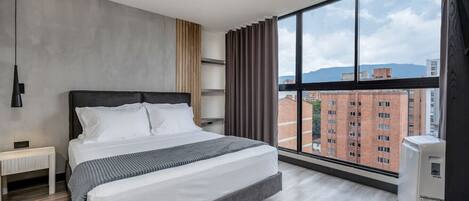 3 bedrooms, desk, iron/ironing board, travel cot