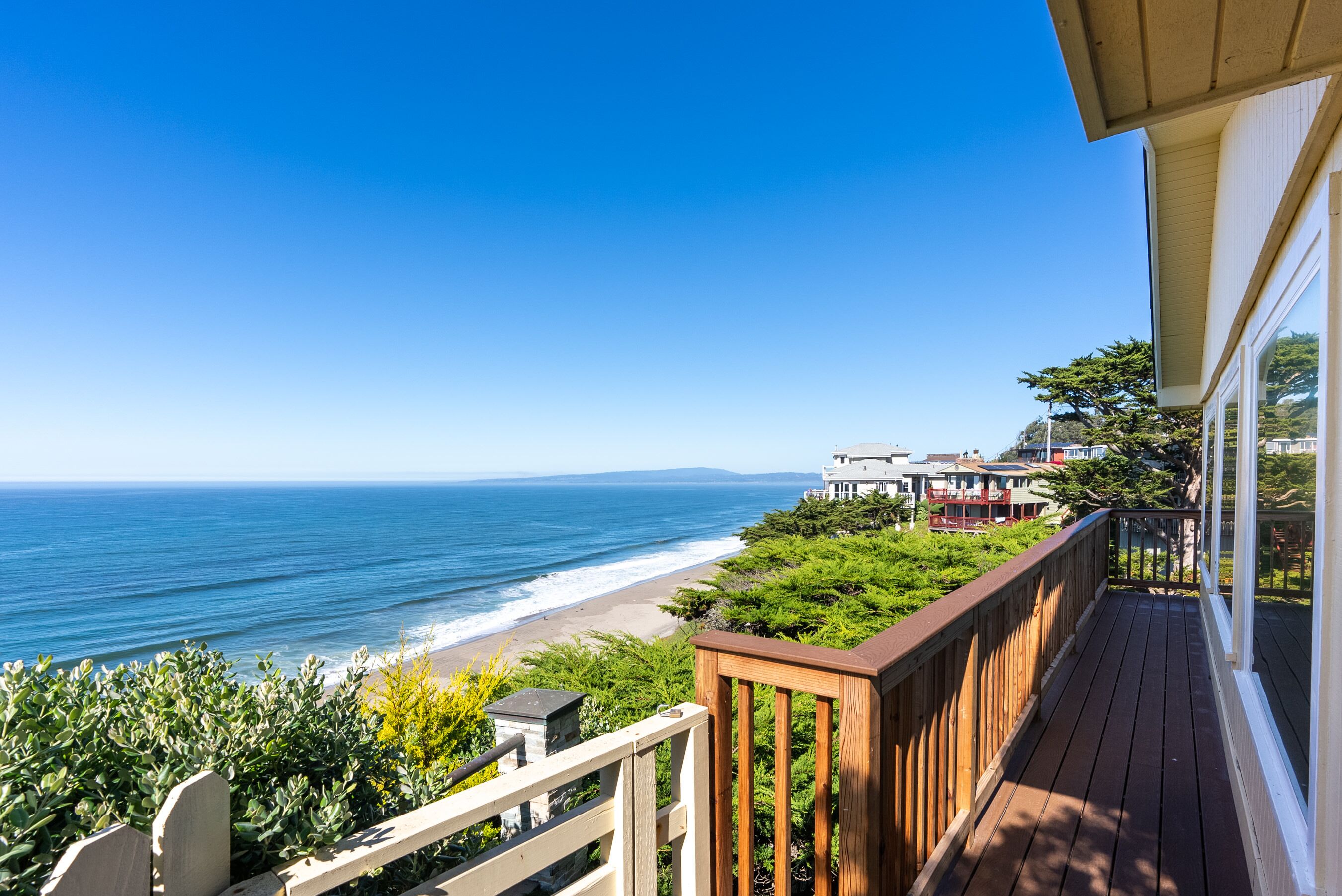 Stunning Coastal Cottage w/ Panoramic Views of Monterey Bay! 6 Miles from Town