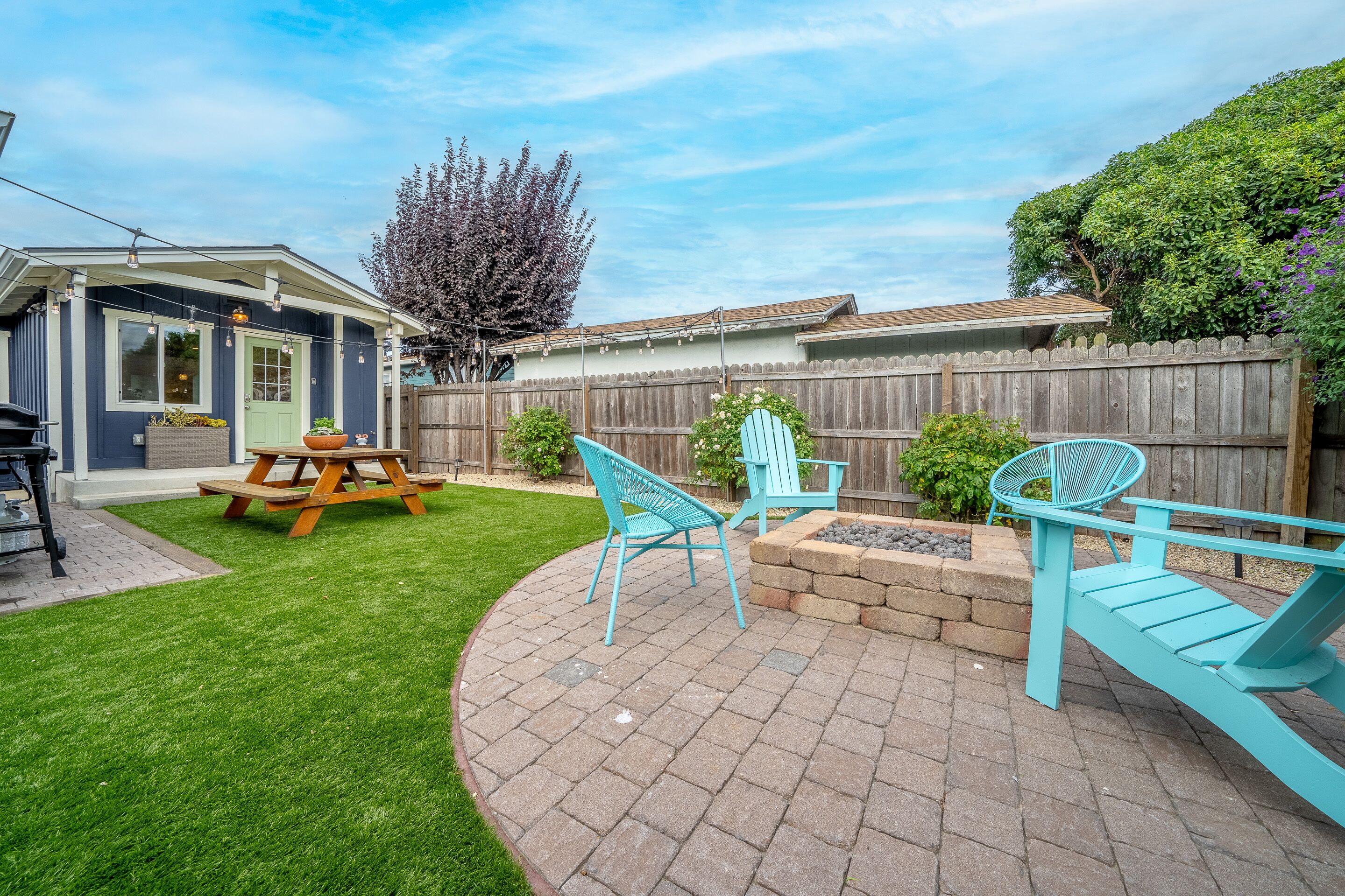 Charming 2 BDR Seaside Cottage Perfect for Couples – Only 5 Minutes to the Beach