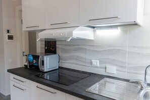 Fridge, microwave, stovetop, coffee/tea maker