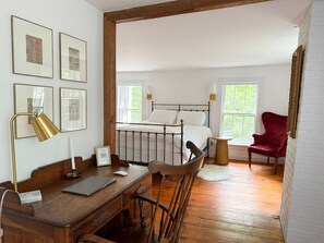 4 bedrooms, desk, iron/ironing board, travel crib