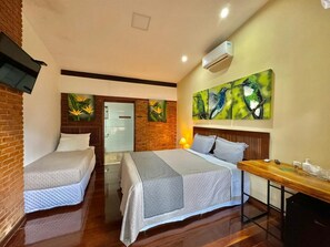 Traditional Suite | Premium bedding, Select Comfort beds, blackout drapes, bed sheets -  Art Green (Teresópolis)