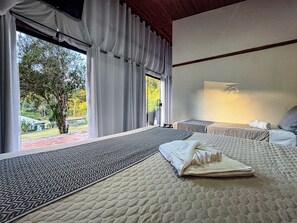 Classic Room | Premium bedding, Select Comfort beds, blackout drapes, bed sheets -  Art Green (Teresópolis)