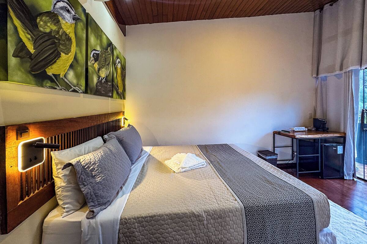 ห้องคลาสสิก | เครื่องนอนระดับพรีเมียม, เตียง Select Comfort, ผ้าม่านกันแสง