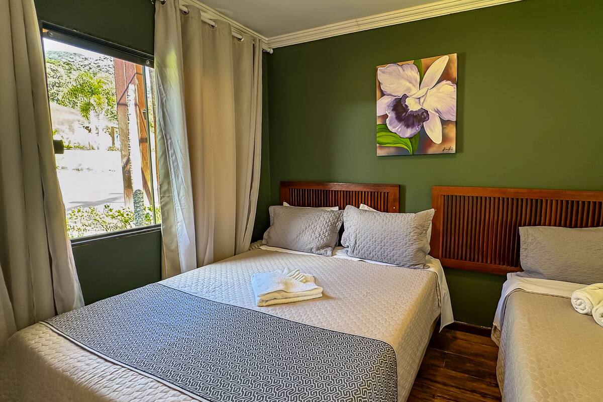 บ้านพัก | เครื่องนอนระดับพรีเมียม, เตียง Select Comfort, ผ้าม่านกันแสง