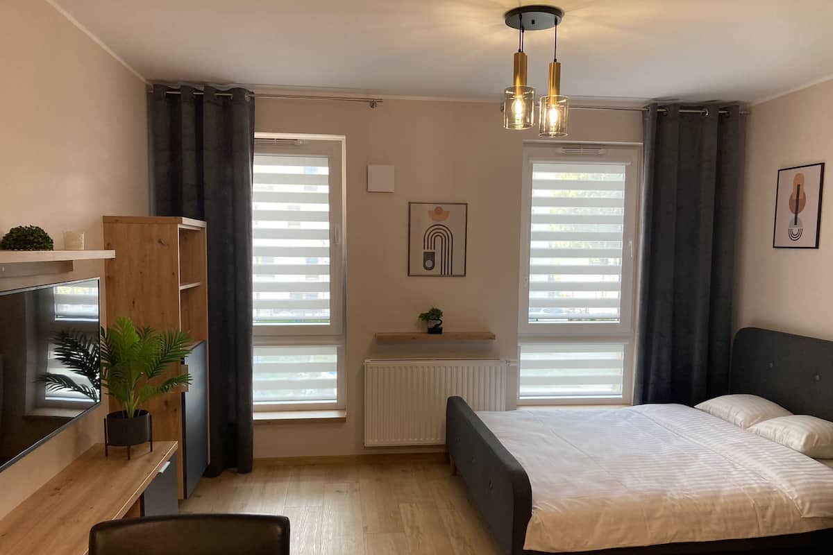 Studio Suite, 1 Double Bed, Non Smoking | 1 bedroom, laptop workspace, iron/ironing board, free WiFi