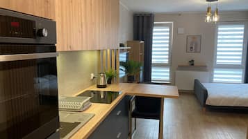 Studio Suite, 1 Double Bed, Non Smoking | Living area | Smart TV