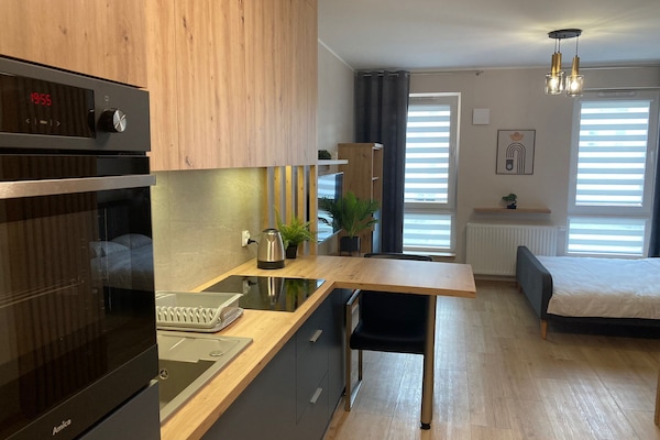 Studio-suite - 1 dobbeltseng - ikke-ryger | Opholdsområde | 32-tommers smart-tv med kabelkanaler