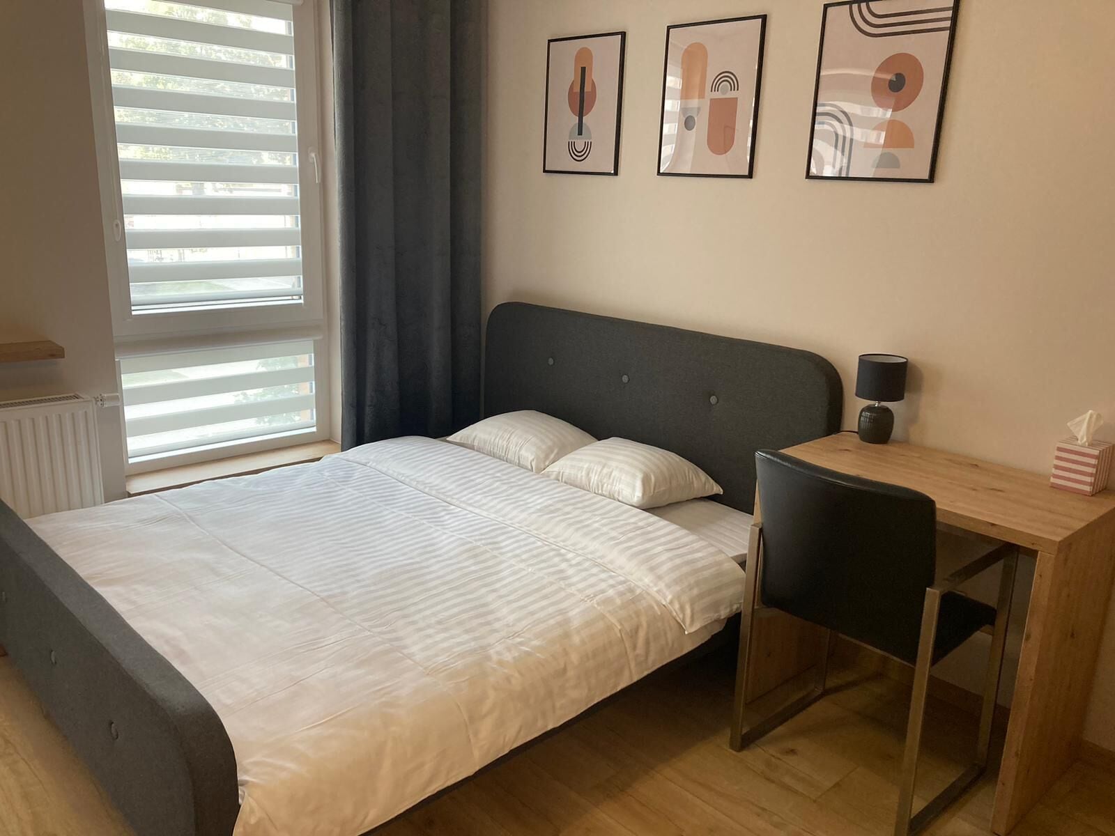 Espace de travail pour ordinateur portable, fer et planche à repasser