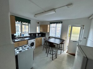 Private kitchen - Flat in the heart of Eastcote

 (eastcote)