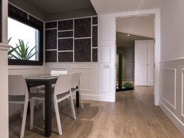 Design Apart Daire, 2 Yatak Odası, Şehir Manzaralı, Kule | Oturma alanı