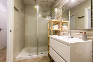 Hårføner, håndklær, såpe og toalettpapir