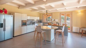 Full-size fridge, microwave, oven, stovetop - Villa Etru (Peccioli)