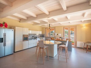 Tủ lạnh, lò vi sóng, lò nướng, bếp nấu 