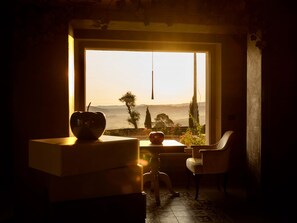 50-Zoll-Flachbildfernseher mit Satellitenempfang