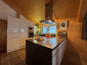 KylskÄp, mikrovÄgsugn, ugn och spishÀll