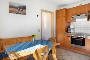 Dining - Apartment 'Hinterbauernhof Eschbach' with Mountain View, Private Terrace and Wi-Fi (Stegen)