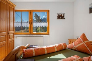 2 bedrooms, free WiFi, bed sheets - Apartment 'Hinterbauernhof Eschbach' with Mountain View, Private Terrace and Wi-Fi (Stegen)