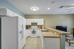 Microwave, oven, stovetop, dishwasher - 30A Getaway Too! (Santa Rosa Beach)