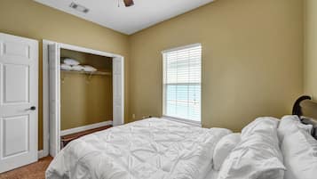 2 slaapkamers, een strijkplank/strijkijzer, gratis wifi, beddengoed