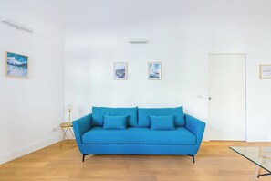 City Apartment | Living area