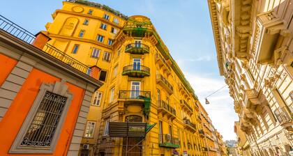 Piazza Amedeo Flat by Wonderful Italy