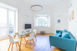 City Apartment | Living area - Piazza Amedeo Flat by Wonderful Italy (Naples)