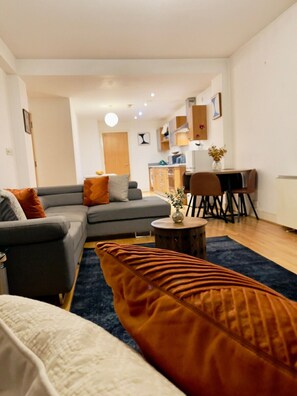 TV - Beautiful Central Open plan Longstay Discount (Greater Manchester)