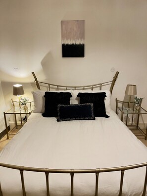1 bedroom, iron/ironing board, Internet, bed sheets - Beautiful Central Open plan Longstay Discount (Greater Manchester)