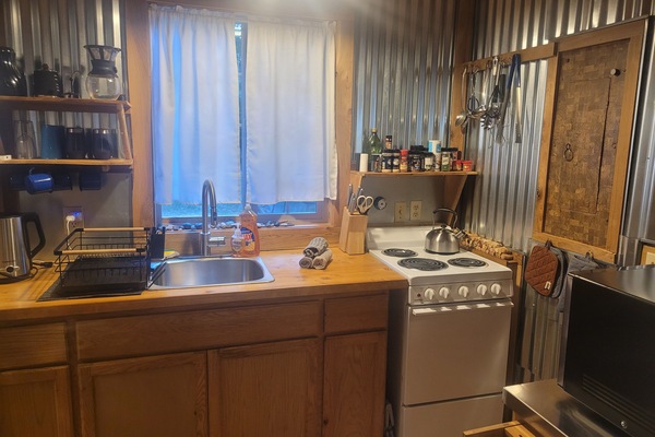 Geladeira, micro-ondas, fogão, cooktop