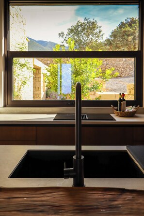 Kühlschrank, Ofen, Toaster, Kochgeschirr/Geschirr/Besteck