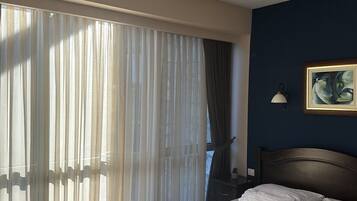 Basic Double Room | Meja, langsir/tirai gelap terus, kalis bunyi, seterika/papan seterika