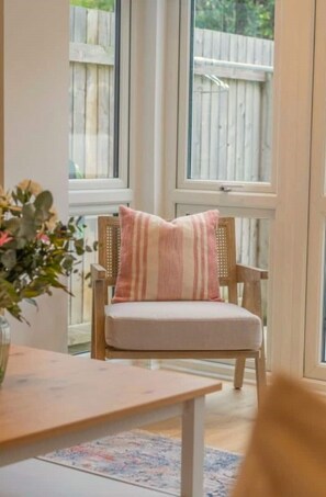 Interior - "Pentyr" - 2 Pentire Rocks in New Polzeath (New Polzeath)