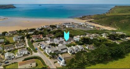 "Pentyr" - 2 Pentire Rocks in New Polzeath