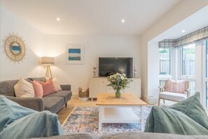 TV, DVD player - "Pentyr" - 2 Pentire Rocks in New Polzeath (New Polzeath)