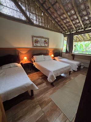 Basic House | 2 bedrooms, desk