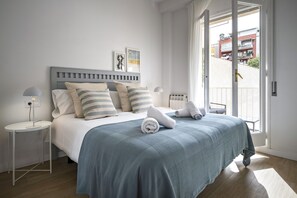 3 bedrooms, iron/ironing board, free WiFi, bed sheets - Arenas Parc - Habitat Apartments (Barcelona)