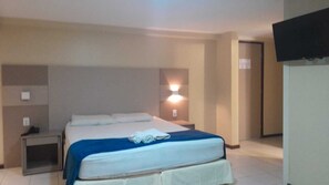 Standard Double Room | Desk, laptop workspace, blackout drapes, iron/ironing board - Tambaú Mar Hotel (João Pessoa)