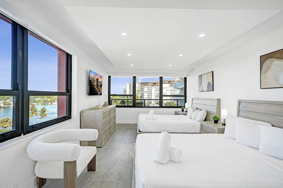 Apartamento panorâmico, 3 quartos (Corner 3 BA Condo 820) | Ferros/tábuas de passar roupa, Wi-Fi de cortesia