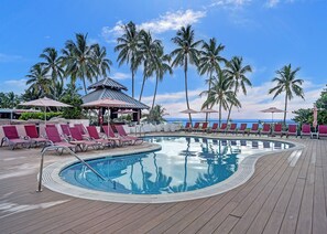 2 outdoor pools, cabanas (surcharge), pool umbrellas - Alexander Hotel (Miami Beach)