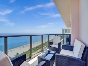 Penthouse Deluxe, 2 chambres, vue océan, en front de mer | Vue sur la plage/l’océan