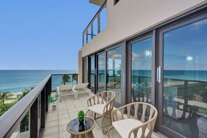 Oceanfront Luxury 3BR/3BA Condo 902 | Balcon